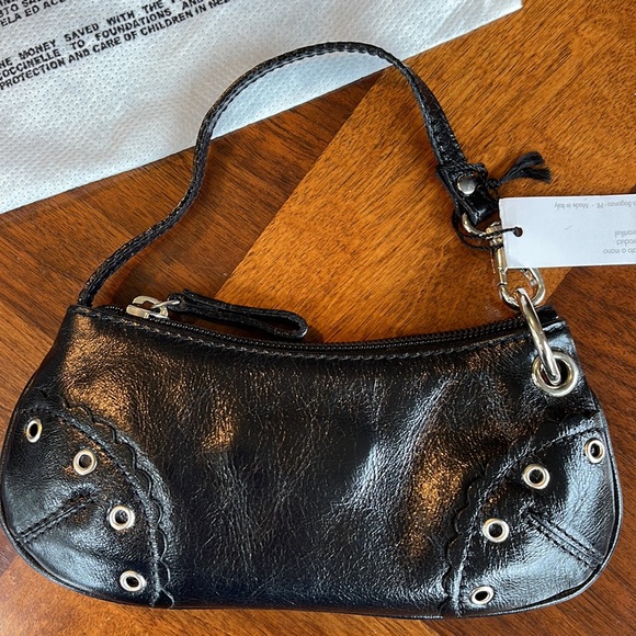 VINTAGE NEVER WORN (WITH TAGS) COCCINELLE BLACK LEATHER WRISTLET - Picture 6 of 8